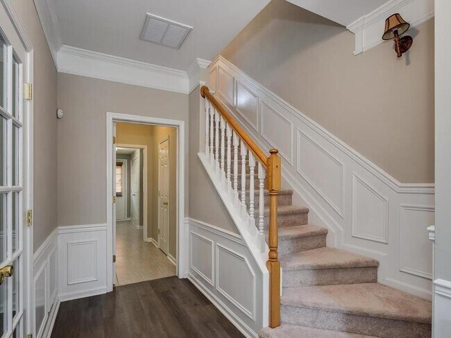 Building Photo - 14930 Ballantyne Village Way