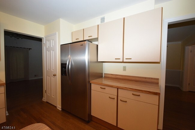 Building Photo - 5 Deer Run Dr