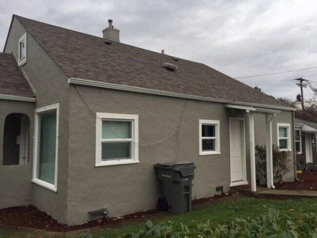 Building Photo - 203-207 NW 21st St.