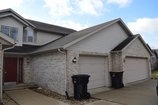 Building Photo - 397 Country Clover Dr