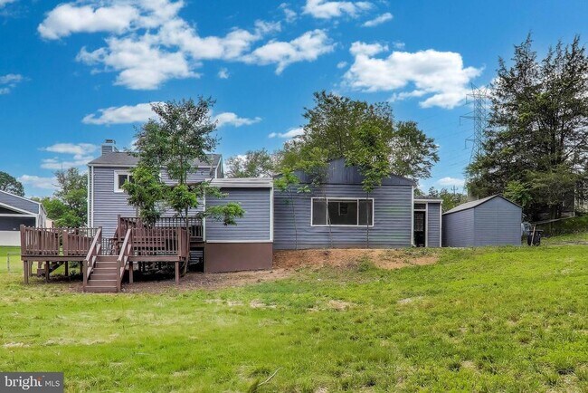 Building Photo - 3610 Wayneswood Rd