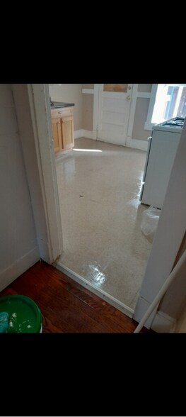 Building Photo - 920 Chicopee St