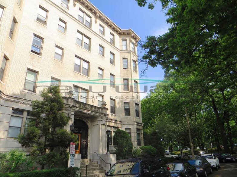 Primary Photo - 50 Charlesgate E