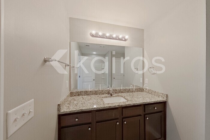 Building Photo - 105 Colonial Wy