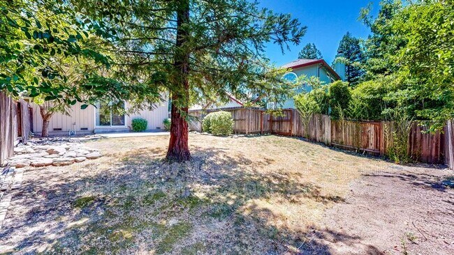 Building Photo - 5075 Charmian Dr