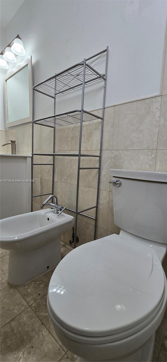 Building Photo - 3915 Ponce de Leon Blvd