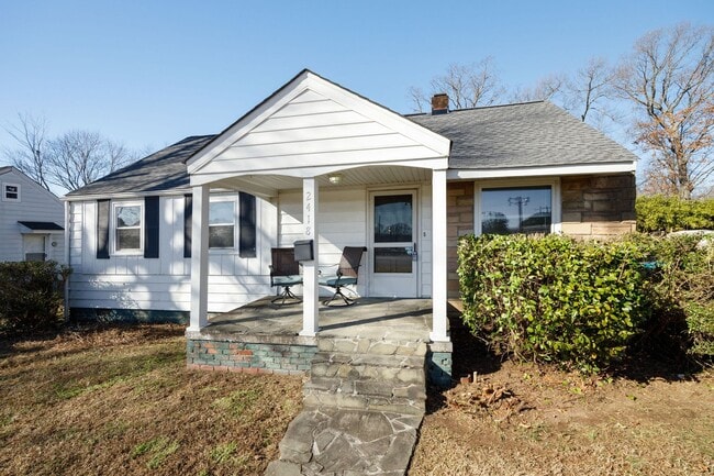 Building Photo - Charming 3 Bedroom Rancher in Lakeside