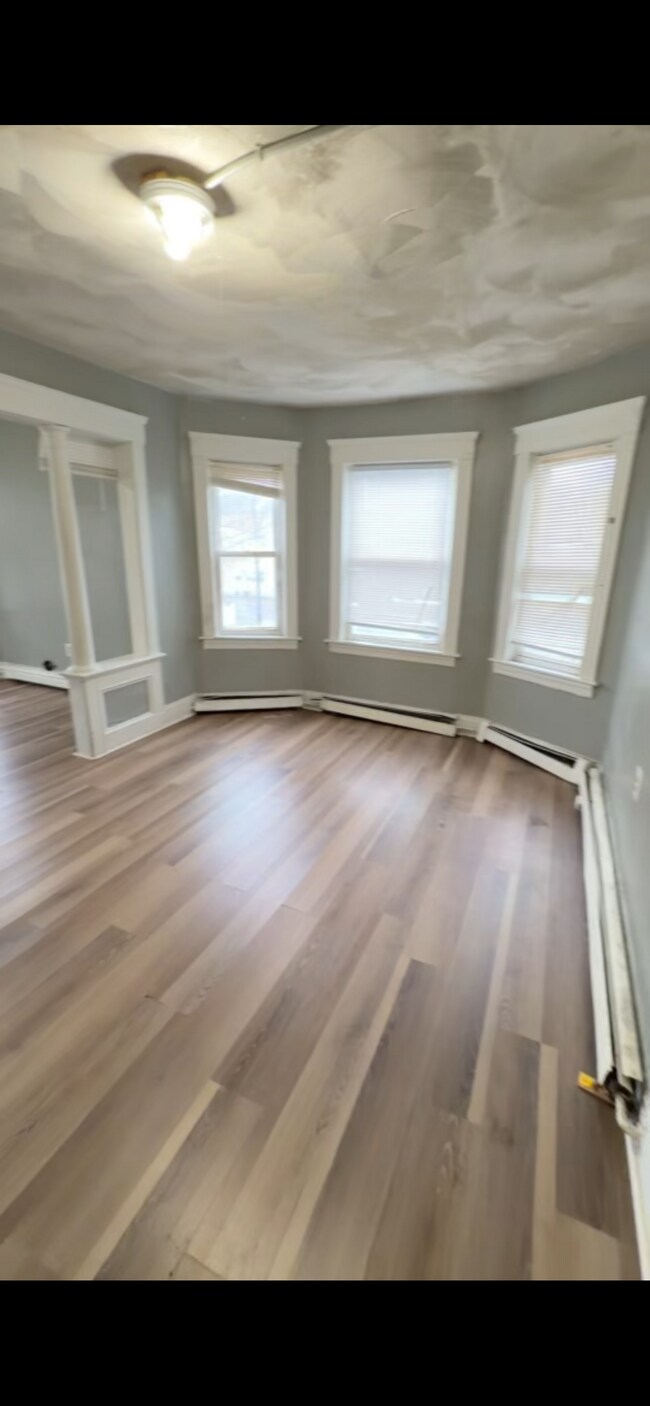 Building Photo - 55 Alton St