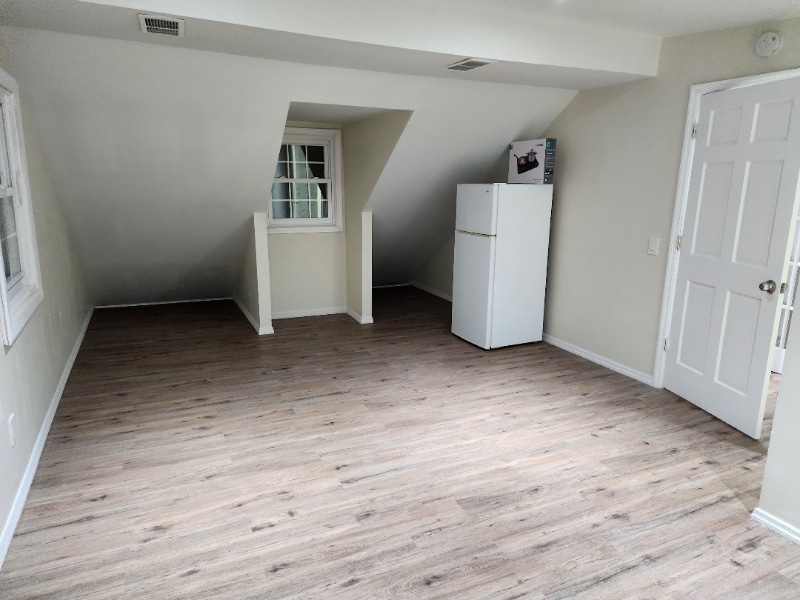 Building Photo - 311 E 6th Ave