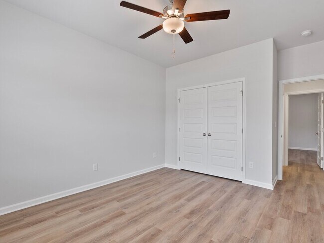 Building Photo - 210 Saddle St