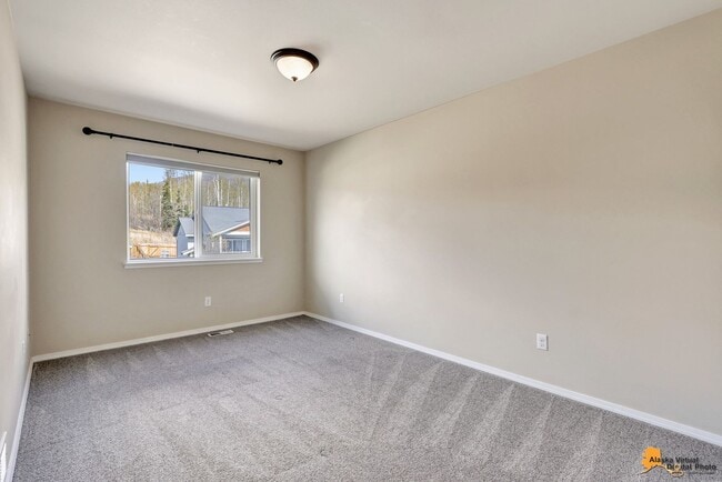 Building Photo - Beautiful 3-Bedroom Half Duplex in Eagle R...