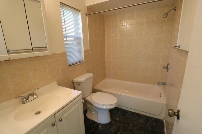 Building Photo - 5017 Oakshire Dr