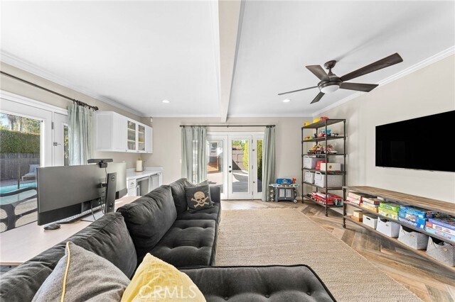 Building Photo - 6160 S San Vicente Blvd