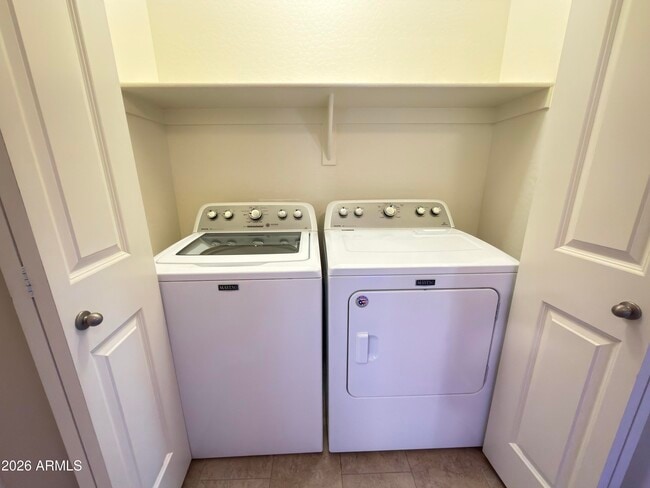 Building Photo - 854 S San Marcos Dr