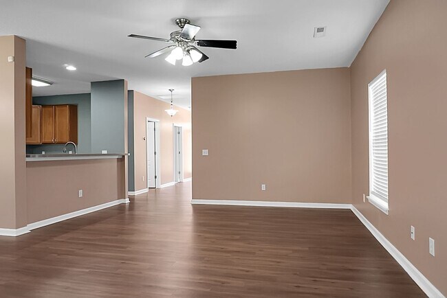 Building Photo - Lovely home in Summerville SC
