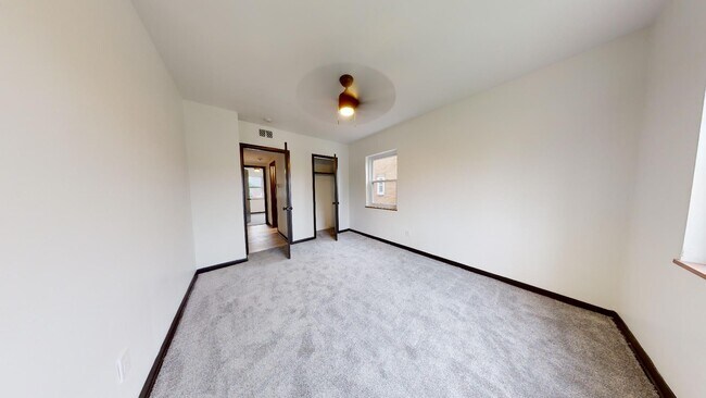 Building Photo - Parma - 2 Bedroom - 3rd Floor Unit