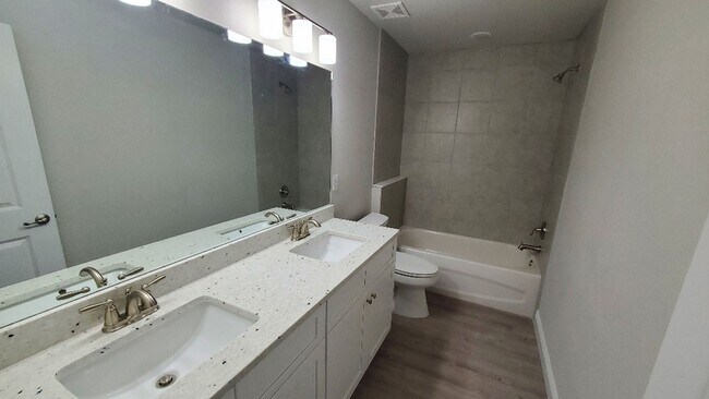 Building Photo - NEW 4/3.5/2 Venetian Bay Home