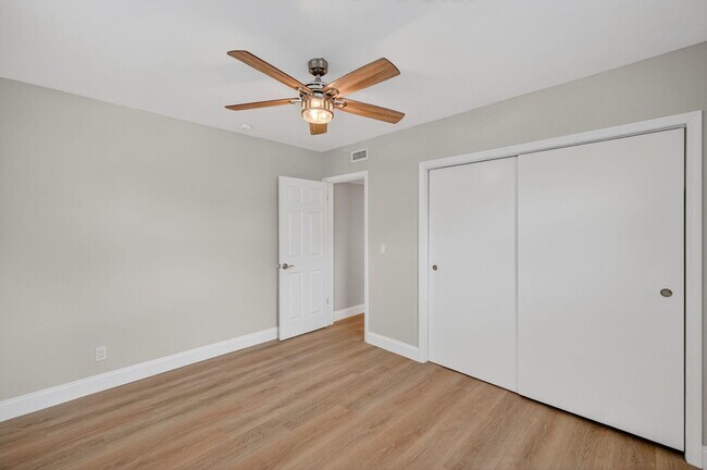 Building Photo - 2591 NE 55th Ct