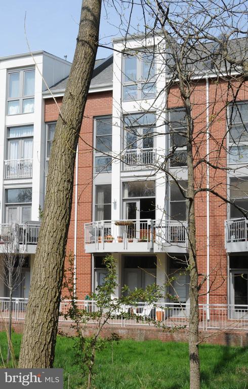 Building Photo - 2010 N Westmoreland St