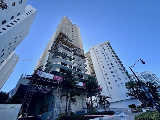 Building Photo - 6061 Collins Ave