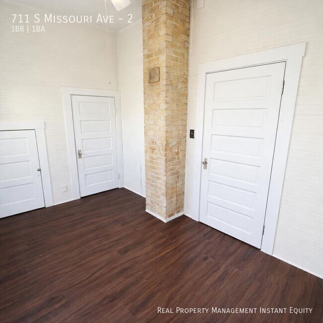 Building Photo - 711 S Missouri Ave