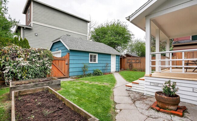 Building Photo - 3258 NE 78th Ave