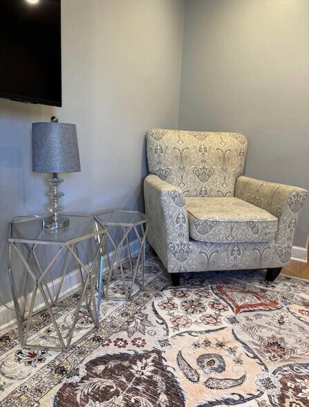 Building Photo - 1908 Kenilworth Cir