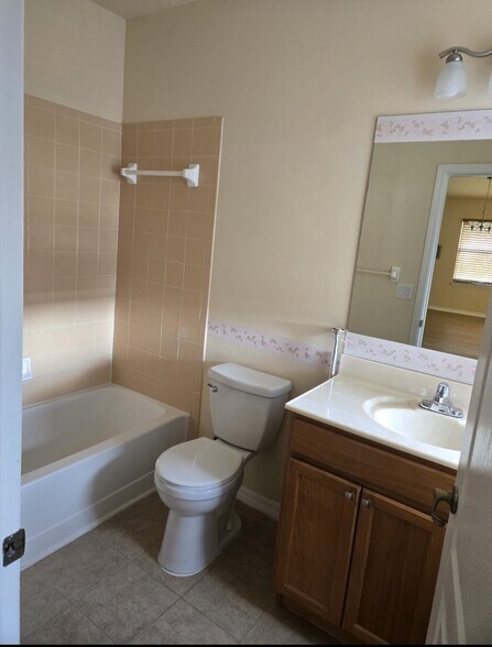 Building Photo - 1030 Venetian Dr