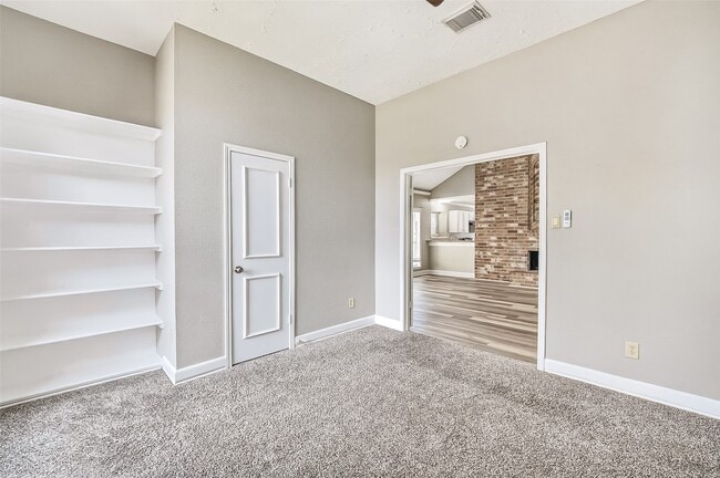 Building Photo - 12403 Meadow Ridge Dr