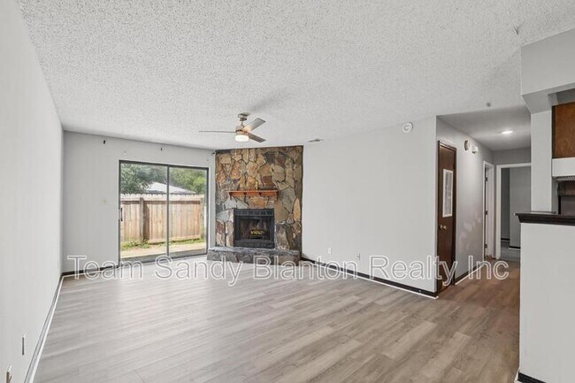 Building Photo - 455 Stara Cir