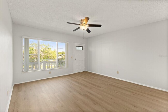 Building Photo - 2428 Columbia Dr