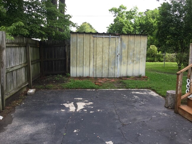 Building Photo - Cozy New Bern Home!