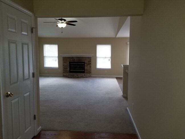 Building Photo - 944 Hampshire Heath Dr