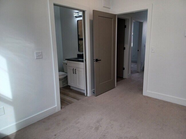 Building Photo - 815 W 100 S