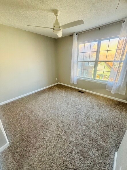 Building Photo - 12053 E Hoye Dr