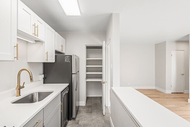 Building Photo - Villa Wynanda