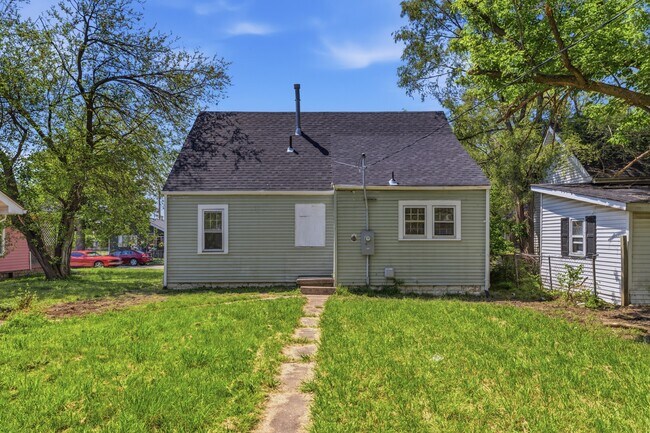 Building Photo - 2442 Morton St