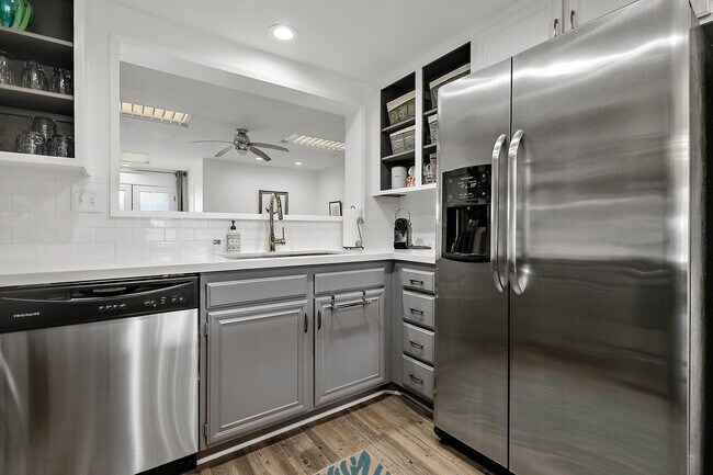 Building Photo - 27 Cll Encinitas