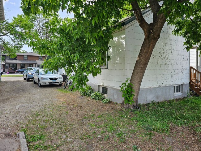 Building Photo - 4 bedroom House Close to U of M! Leasing for Fall 2026!