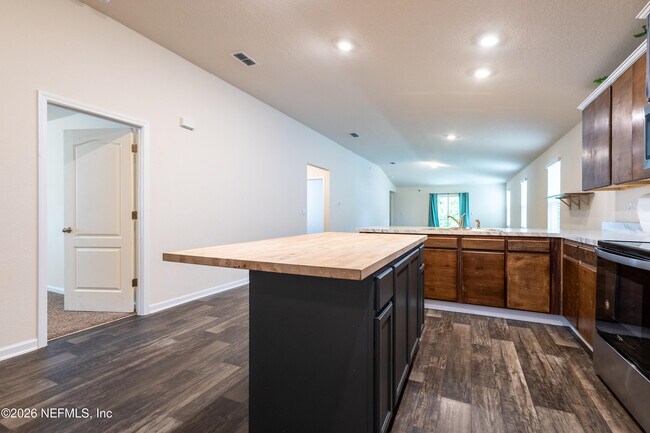 Building Photo - 2446 Oak Stream Dr