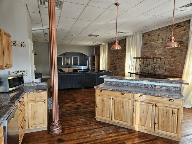 Building Photo - 301 Broadway