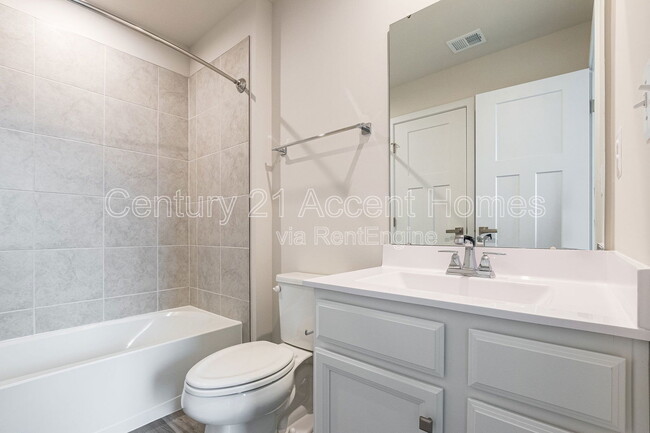 Building Photo - 14020 Sunrise Valley Dr