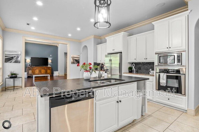 Building Photo - 5106 Sloan Cir