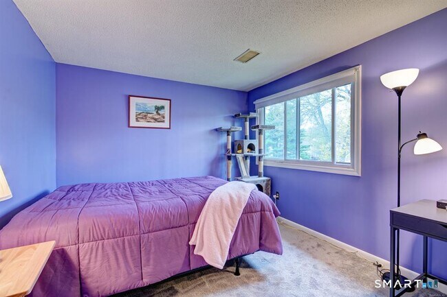Building Photo - 6 Oak Forest Dr