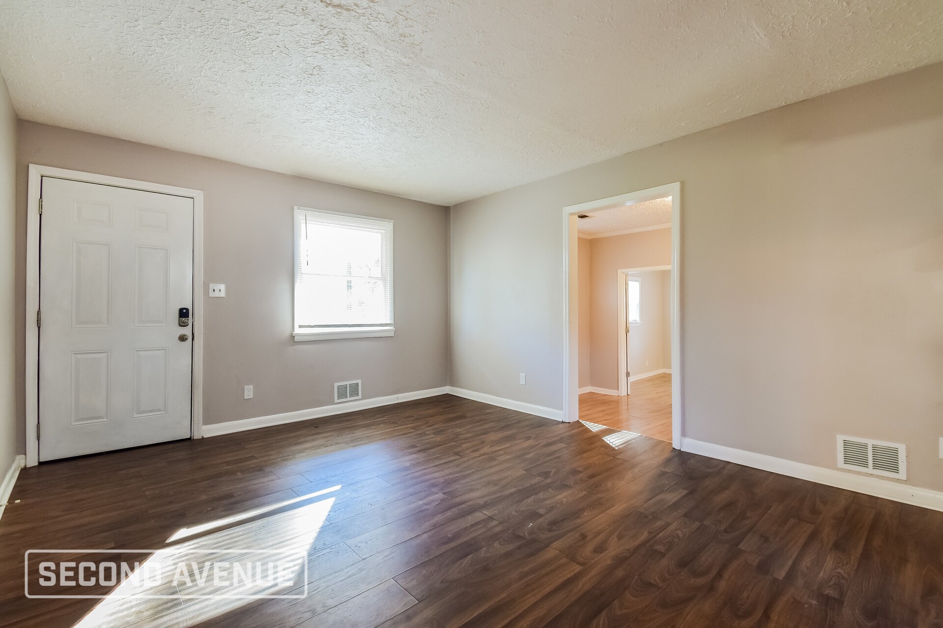 Building Photo - 152 Ruzelle Dr SE