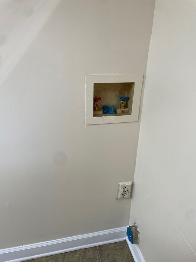 Building Photo - 1143