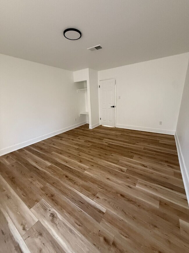 Building Photo - For Rent – Updated 3-Bedroom Home in Colon...