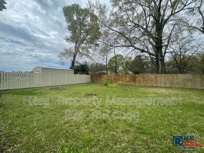 Building Photo - 5536 Parkforest Dr