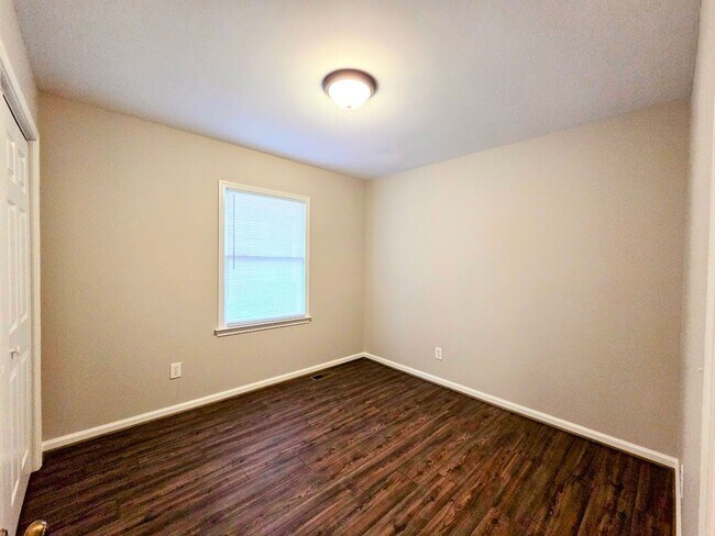 Building Photo - 3 Bedroom Brick Home Easley, SC