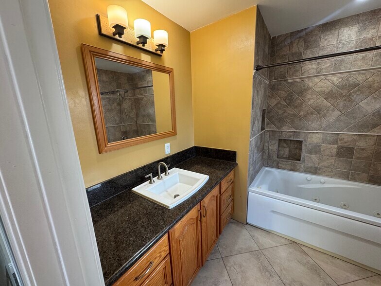 Building Photo - 9625 Adoree St